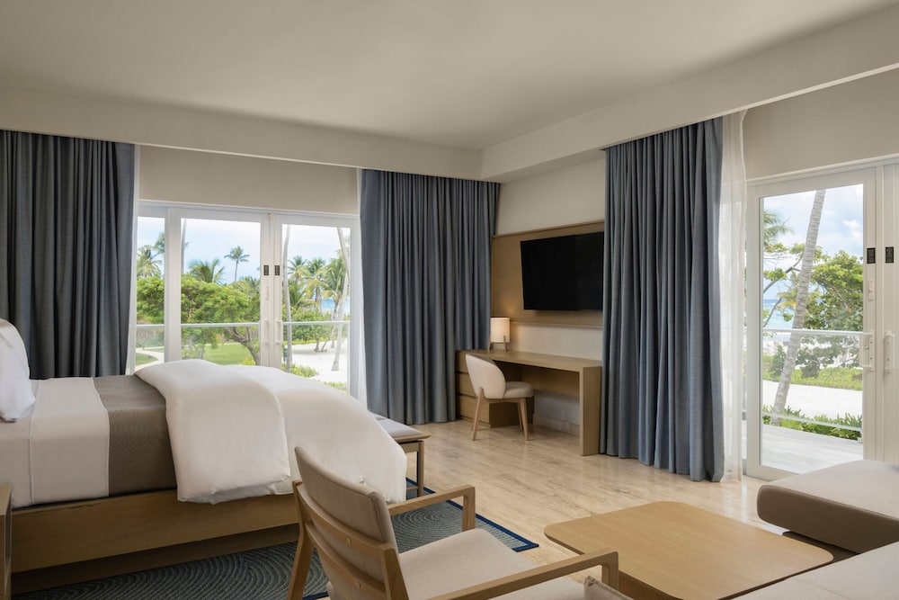 Junior Suite, 1 King Bed, Ocean View (Balcony)