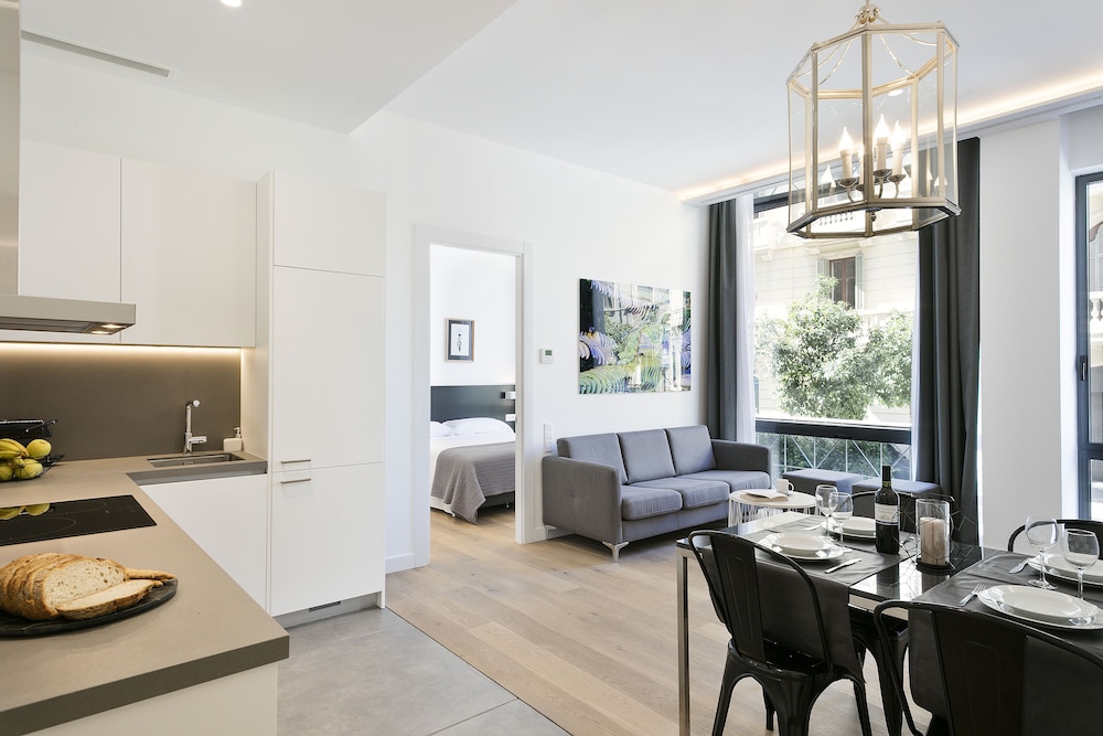 Superior Apartment, 2 Bedrooms, 1 or 2 Bathrooms