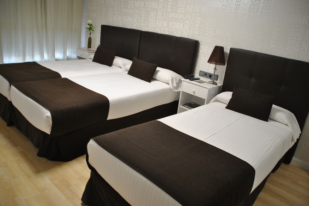 Double or Twin Room (with extra bed) photo 3