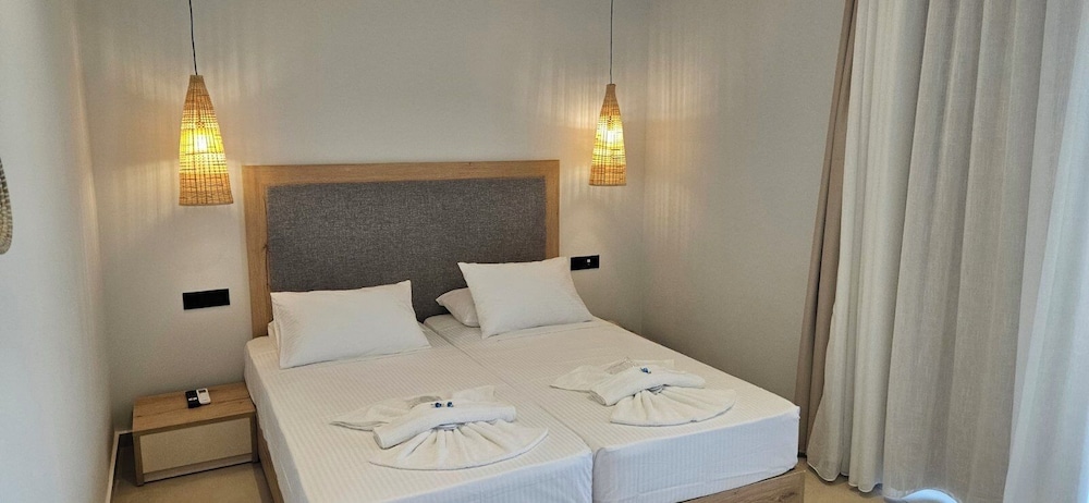 Junior Suite with Outdoor Jetted Tub photo 2