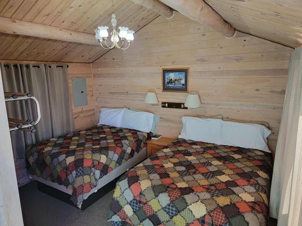 Cabin, Multiple Beds