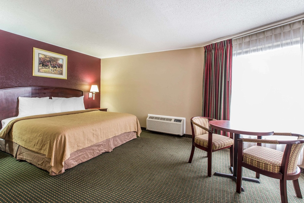 Suite, 1 King Bed, Non Smoking - Photo 3