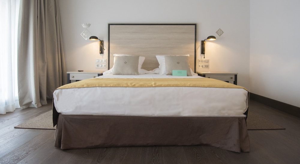 Standard Twin Room (2 adults + 1 child) photo 3
