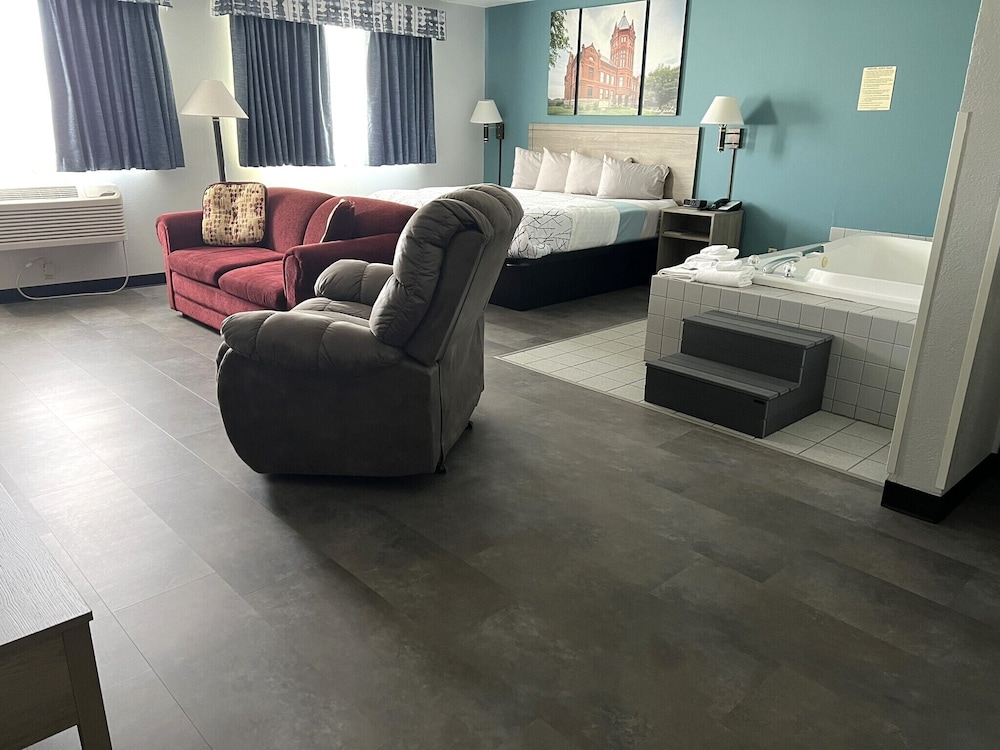 Deluxe Room, 1 King Bed, Jetted Tub