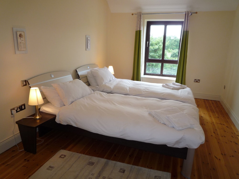 Grove Lodge, 3 Bedroom - Sleep 5 photo 3