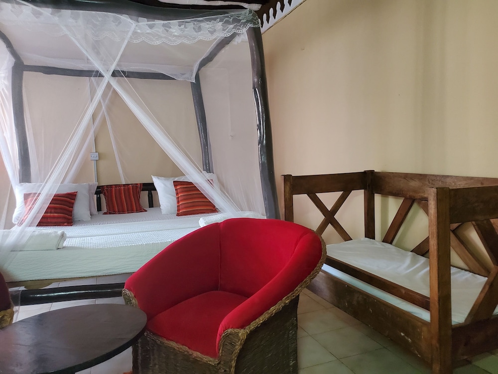 Family Triple Room, Balcony, Pool View photo 2