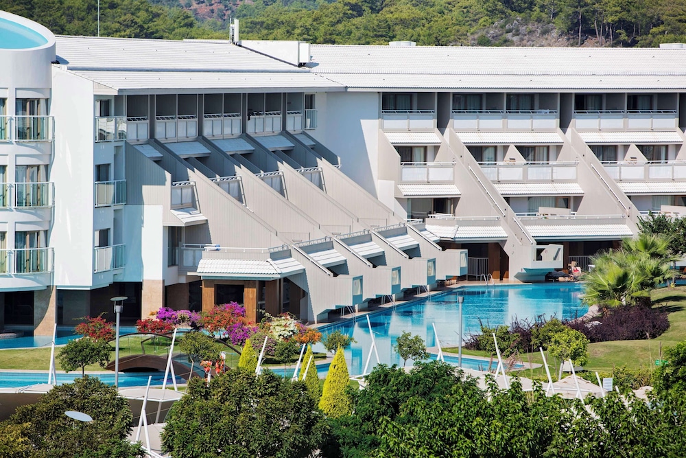 TWIN GUEST ROOM POOL ACCESS WITH SEA VIEW