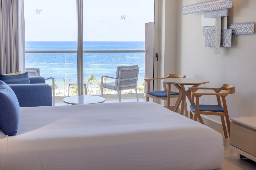 Two Bedroom Luxury Junior Suite Ocean Front Diamond Club - Photo 13