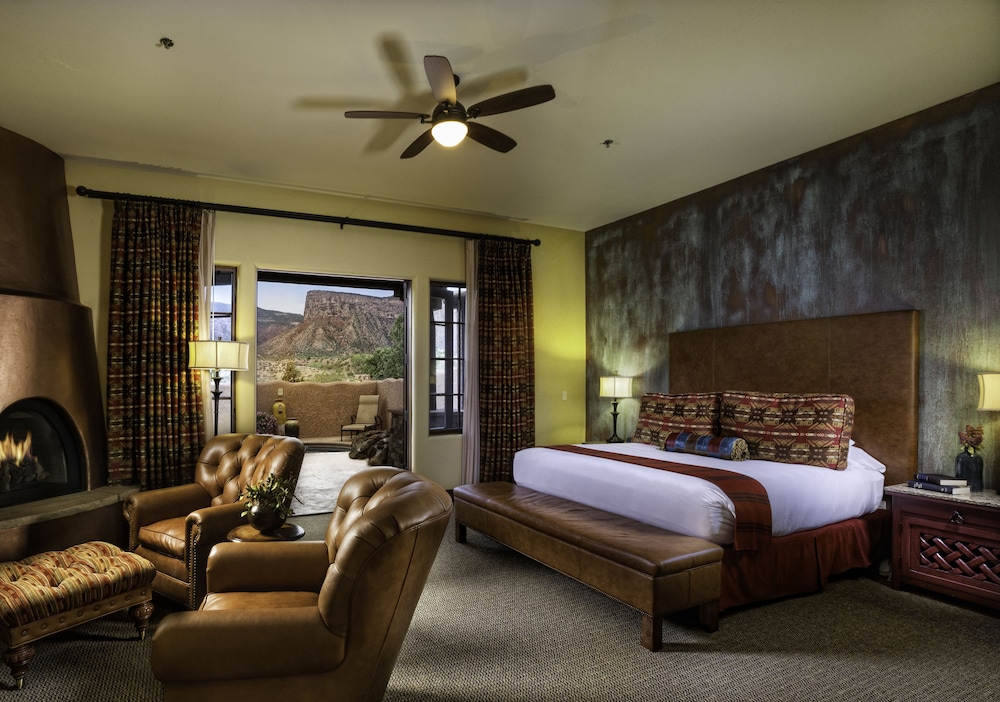 Signature Room, 1 King Bed (Kiva)