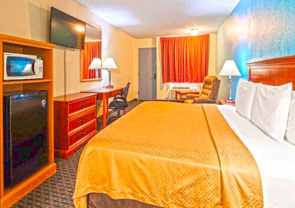 Deluxe Room, 1 King Bed photo 1