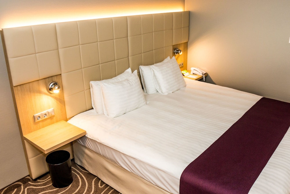 Premium Room, 1 King Bed, Garden View
