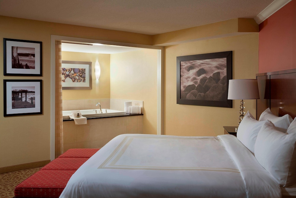 Executive Suite, 1 King Bed with Sofa bed - Photo 7