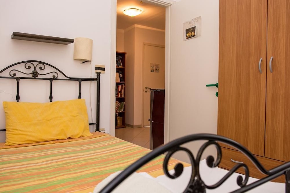 Single Room photo 2
