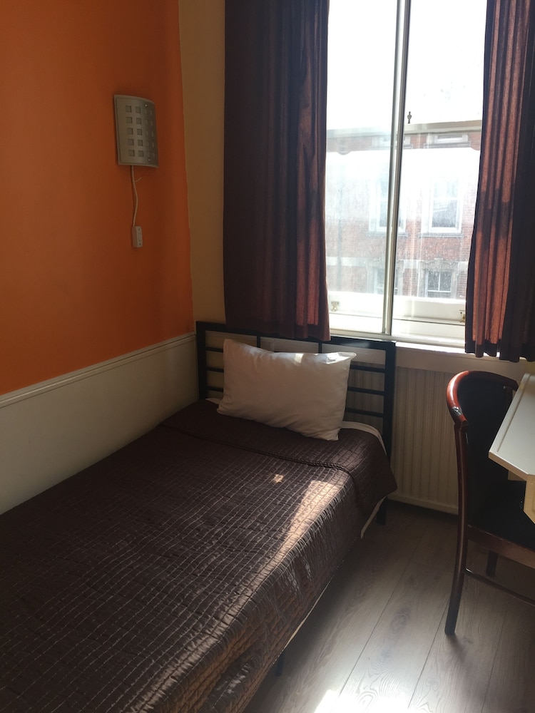 Single Room, Ensuite photo 3