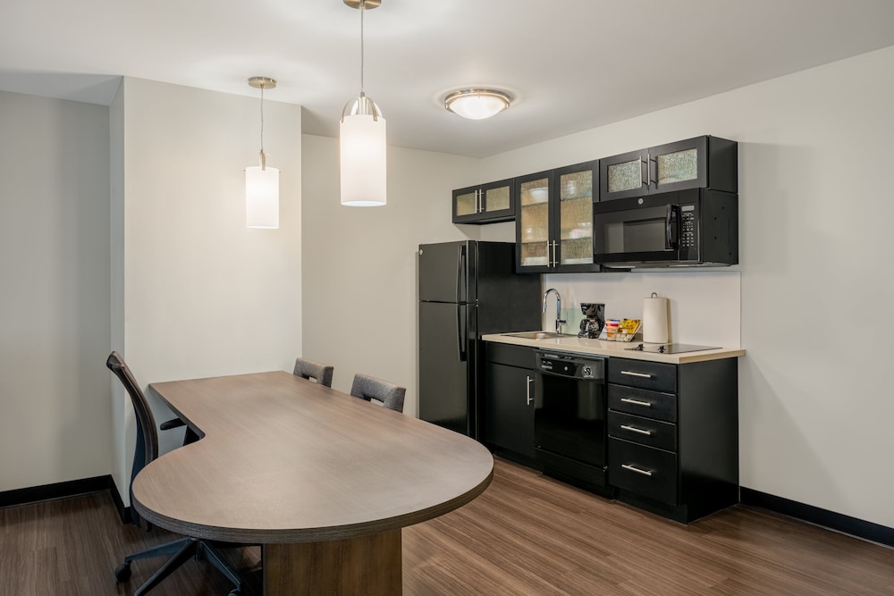 Suite, 1 Bedroom - Photo 3