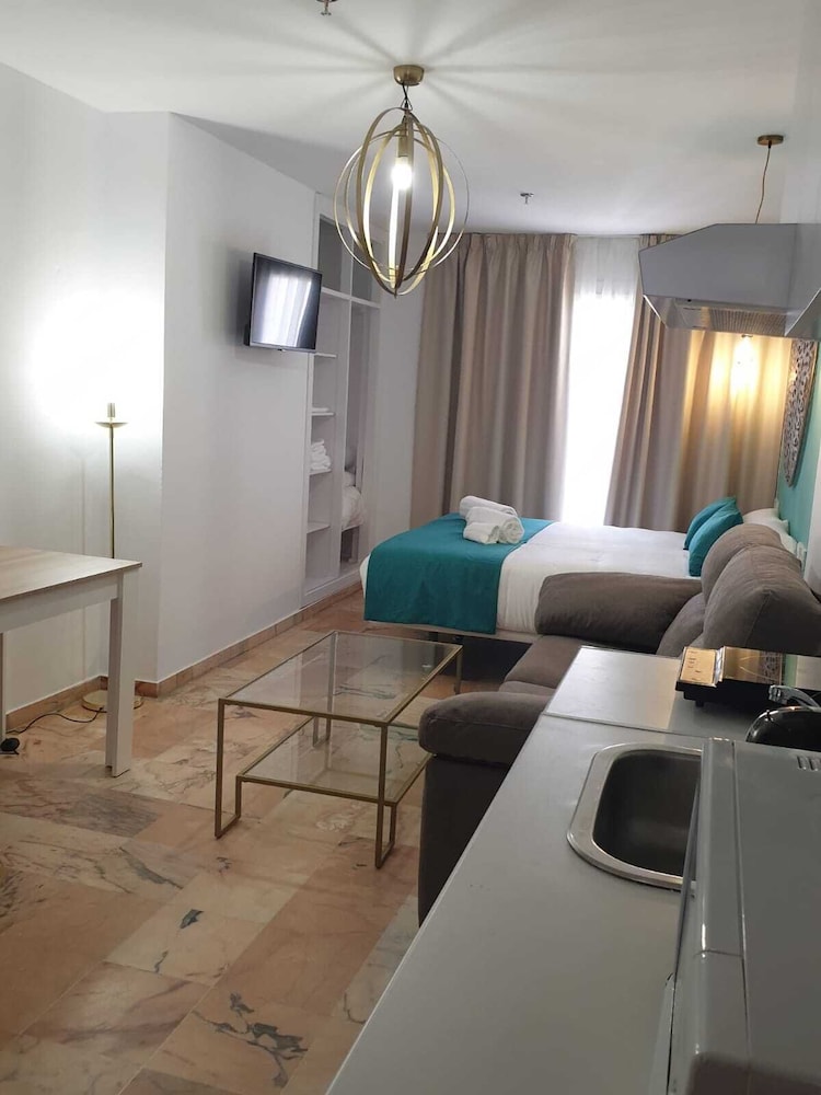 Standard Studio (Studio 2 occupants)
