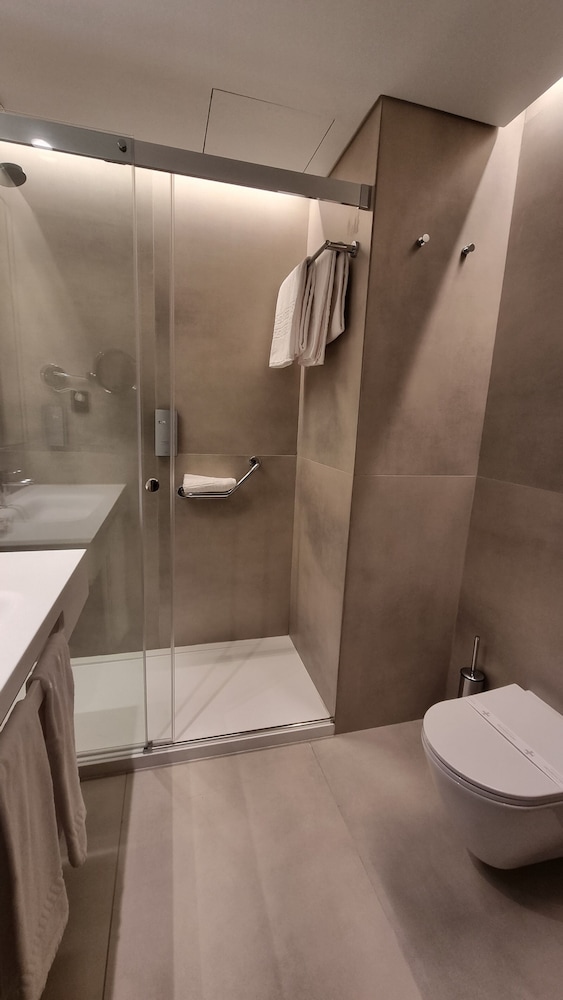 Standard Twin Room - Photo 3