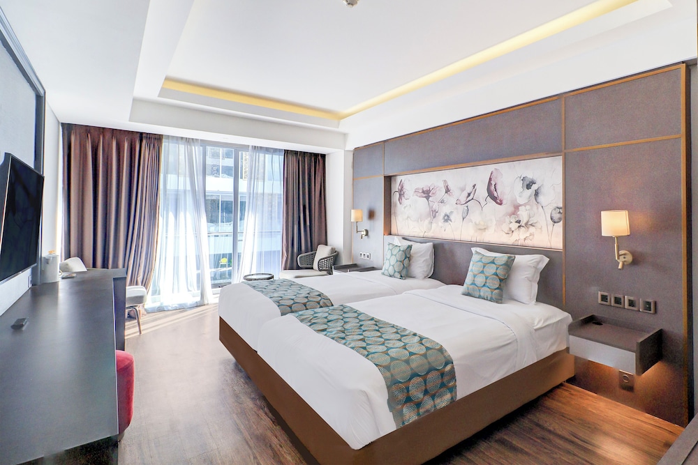Standard Suite, 2 Twin Beds, Balcony