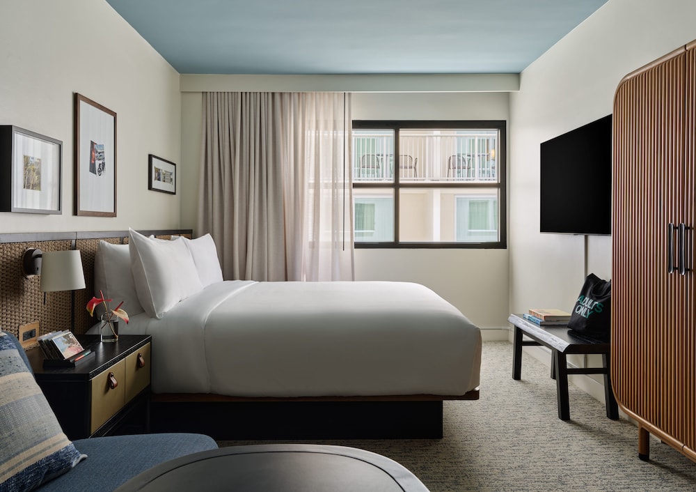 Standard Room, 1 King Bed - Photo 1