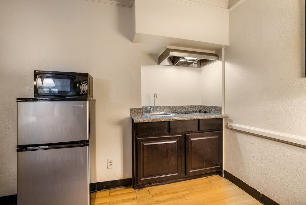 Deluxe Room, 2 Double Beds, Non Smoking, Kitchenette - Photo 6