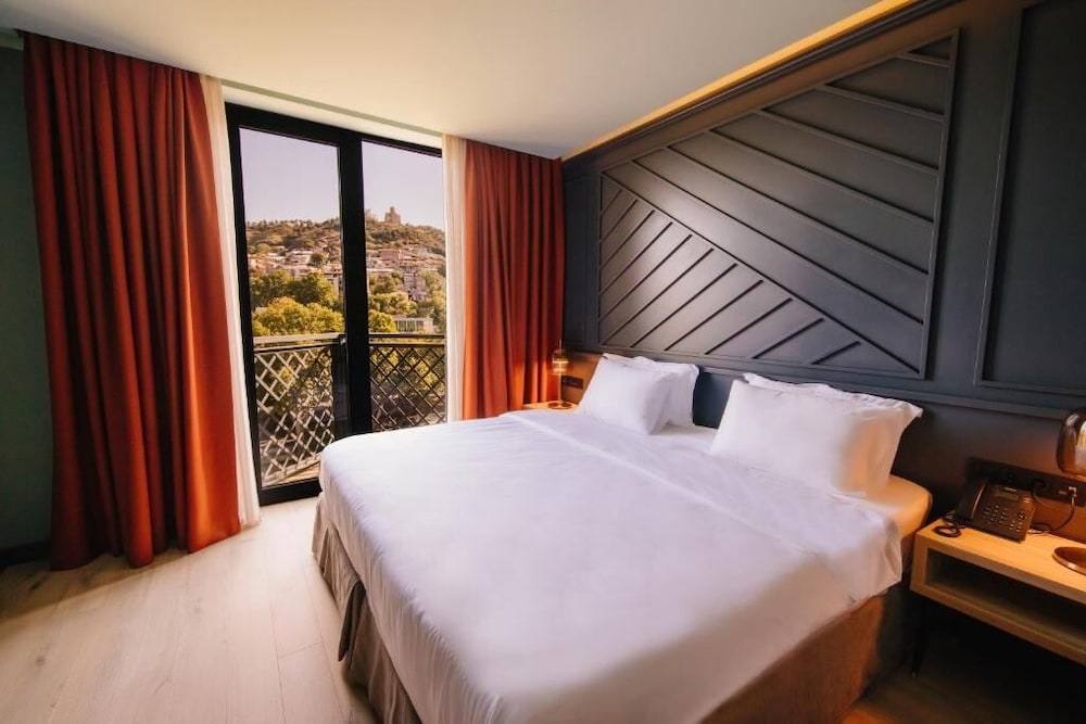 Business Room, River View