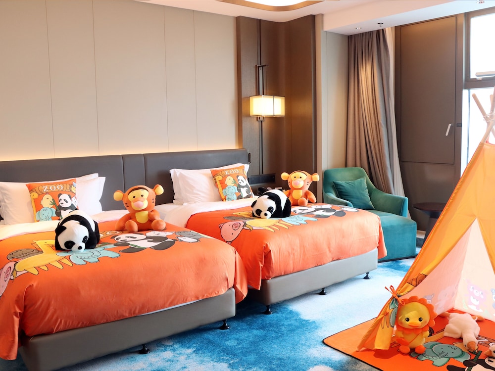 Family Room, 2 Twin Beds (Animal-Themed) - Photo 2