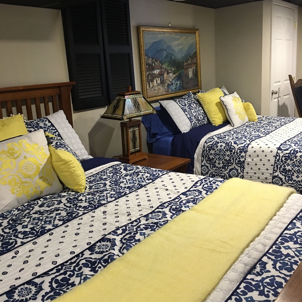 Elite Suite, 2 Queen Beds (Arts and Craft Suite) photo 1