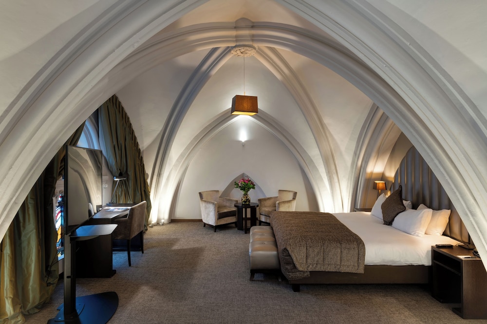 Deluxe Studio Suite - Photo 10