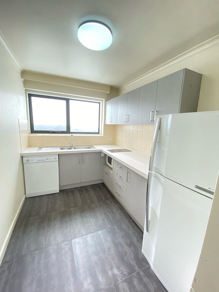 Executive One Bedroom Apartment - Albert Street Building - Photo 8
