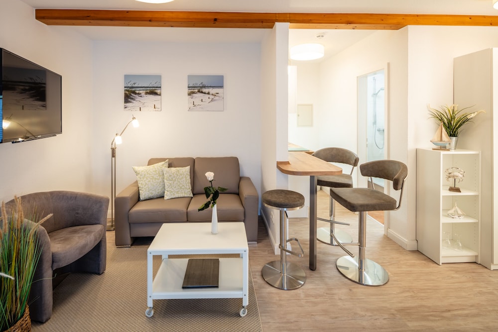 Apartment (A) photo 3