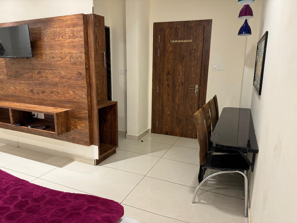 Suite - Photo 3