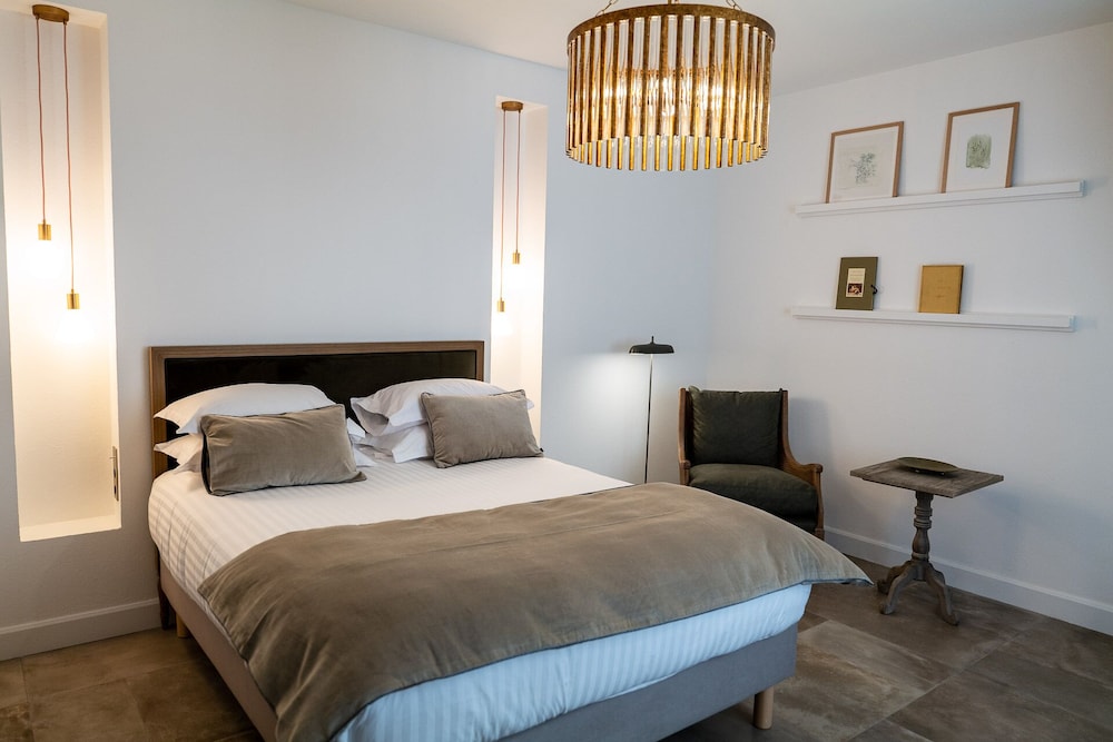 Suite - Photo 5