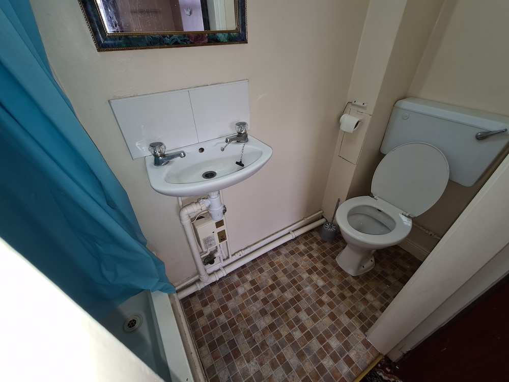 Basic Twin Room photo 2