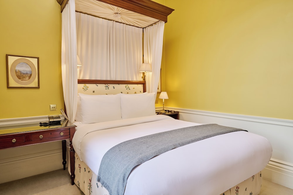 Superior Room, 1 Queen Bed photo 2
