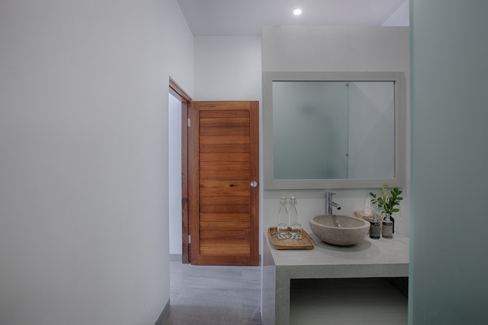 Deluxe Ground Floor - Photo 14