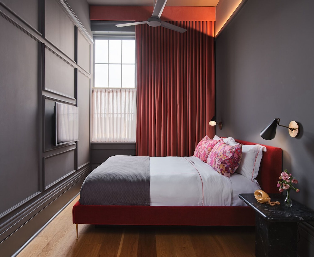Suite (Mary) photo 2