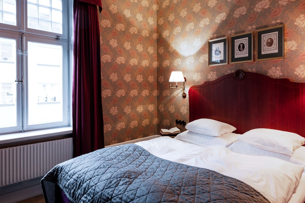 Standard Room, 1 Queen Bed, Non Smoking (1 Queen or 2 Twin beds)
