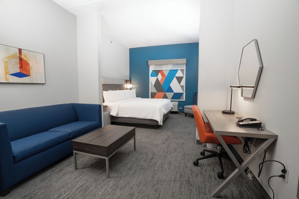 Suite, 1 Bedroom (Feature) - Photo 3