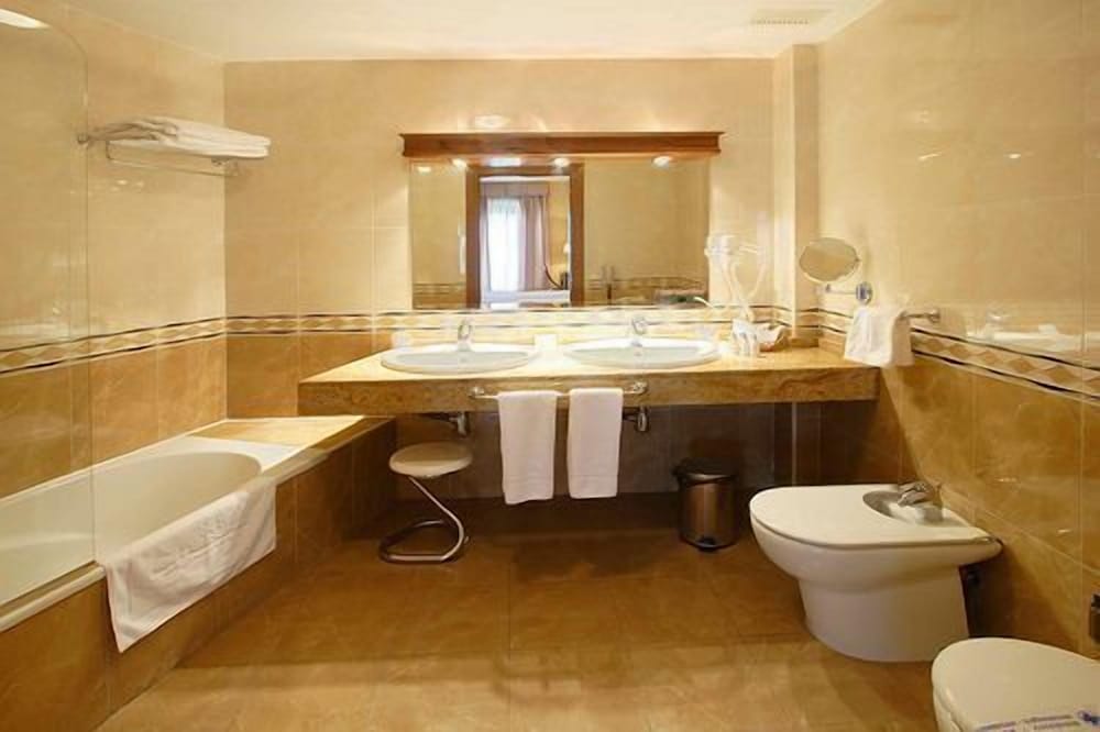 Superior Room - Photo 9