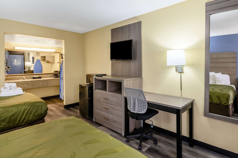 Standard Room, 2 Double Beds, Non Smoking - Photo 2