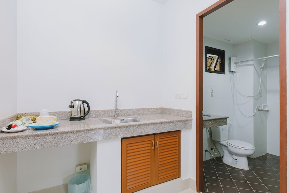 Triple studio kitchenette with balcony - Photo 10