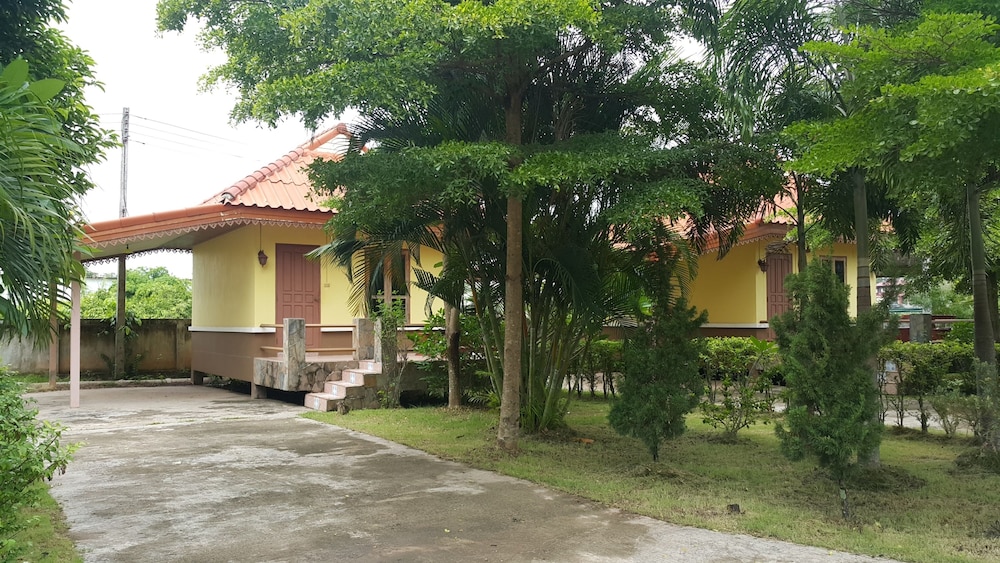 Basic House, Garden View photo 3
