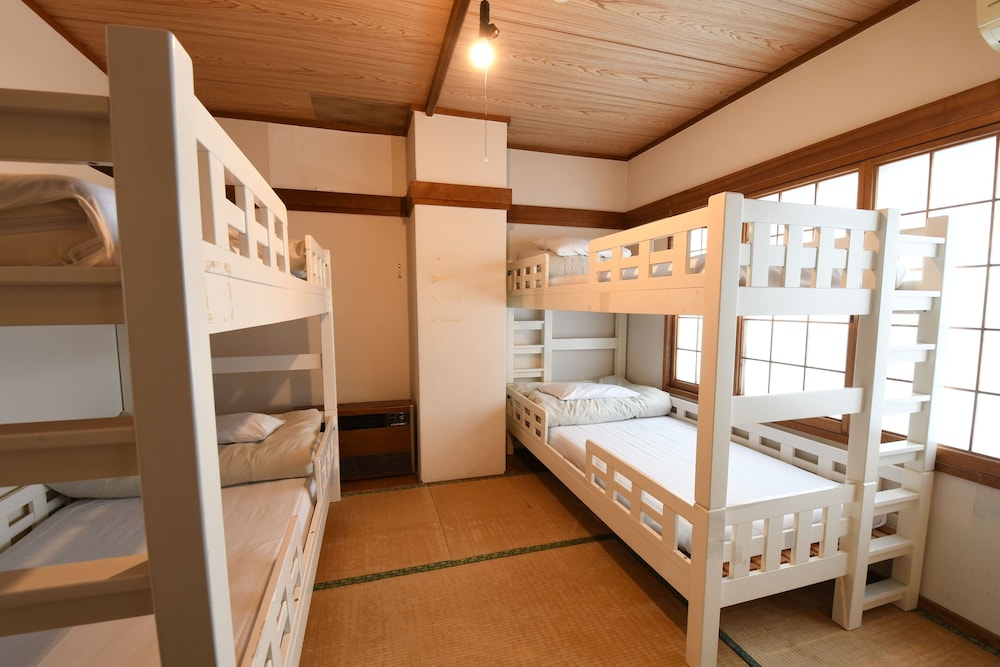 Basic Triple Room, Shared Bathroom photo 1