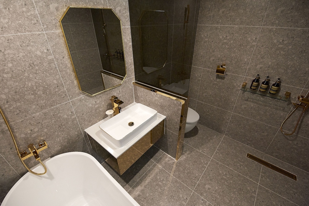 Standard Double Room - Photo 9