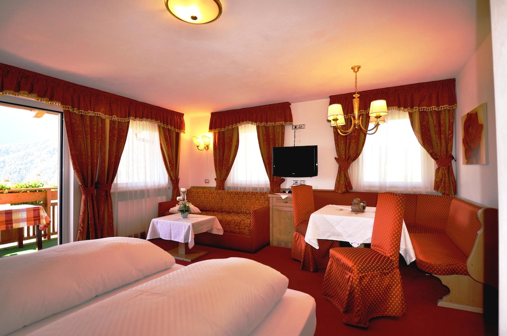 Deluxe Double or Twin Room, Balcony, Mountain View photo 1