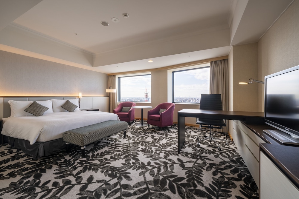 Premium Room, 1 Queen Bed, Corner (High Floor) - Photo 3
