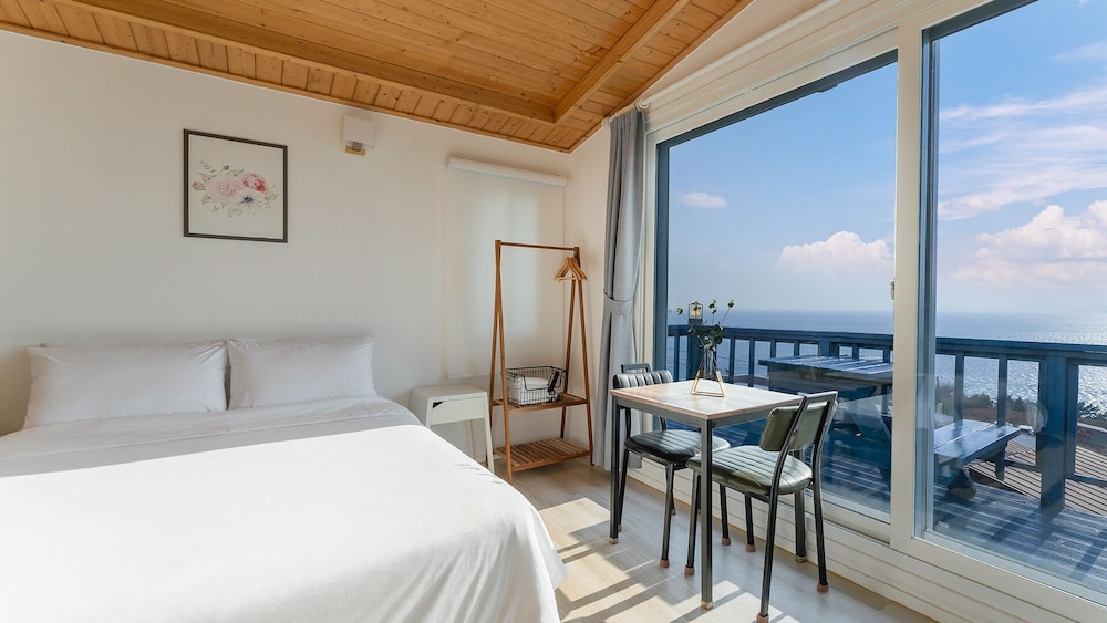 Deluxe Room, Sea View photo 2