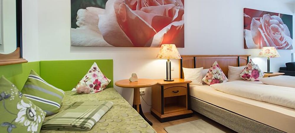 Family Room, Multiple Beds photo 3