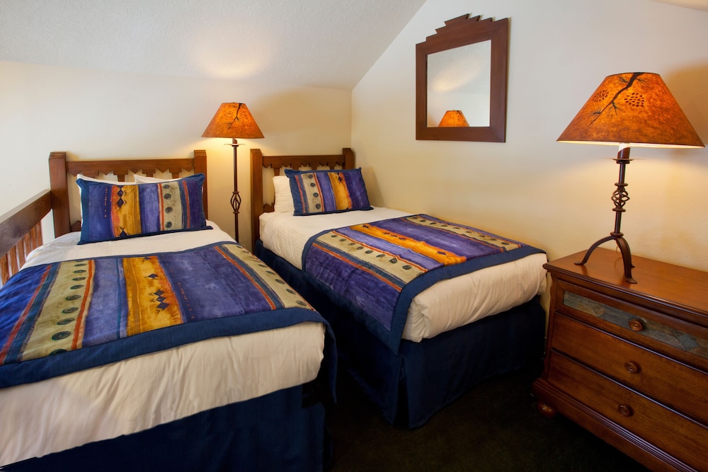Basic Loft, Multiple Beds photo 3