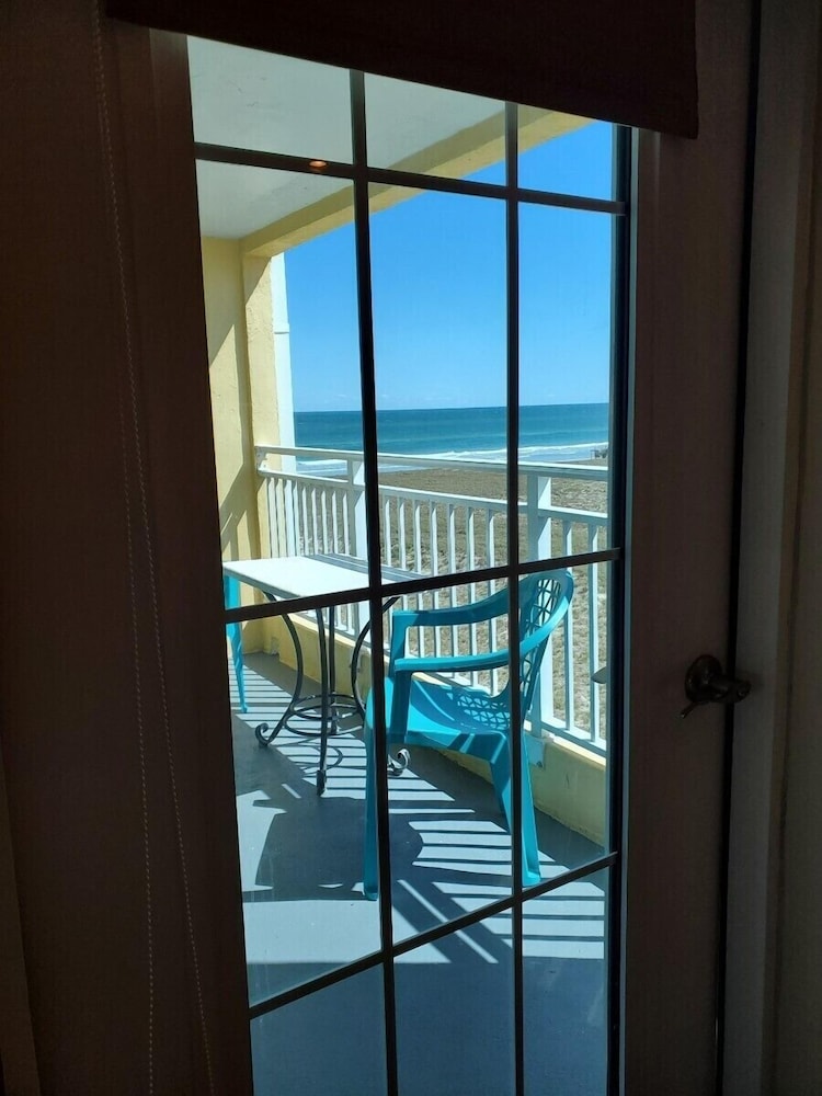 Apartment, 1 King Bed, Ocean View - Photo 4